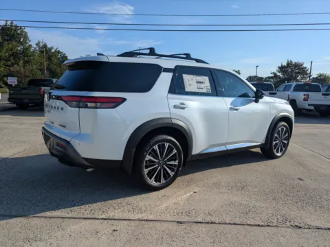 More photos of 2026 Nissan Pathfinder Platinum at Woody Folsom Nissan of Vidalia, GA