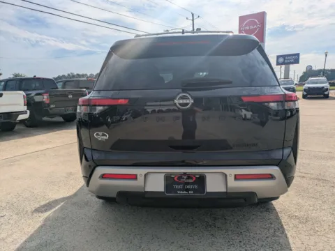 More photos of 2024 Nissan Pathfinder Platinum at Woody Folsom Nissan of Vidalia, GA