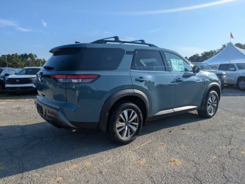 More photos of 2026 Nissan Pathfinder SL at Woody Folsom Nissan of Vidalia, GA