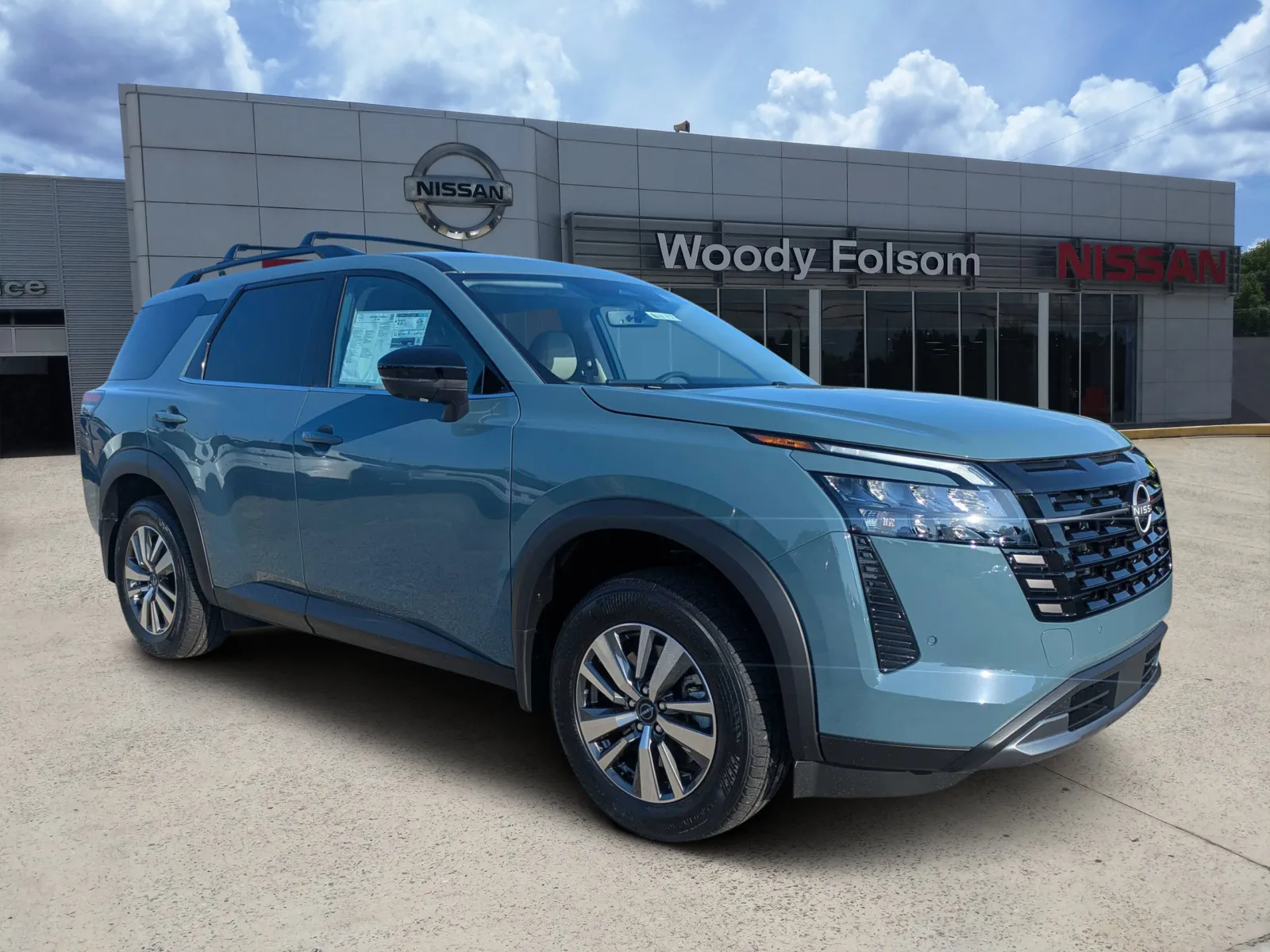 2026 Nissan Pathfinder SL