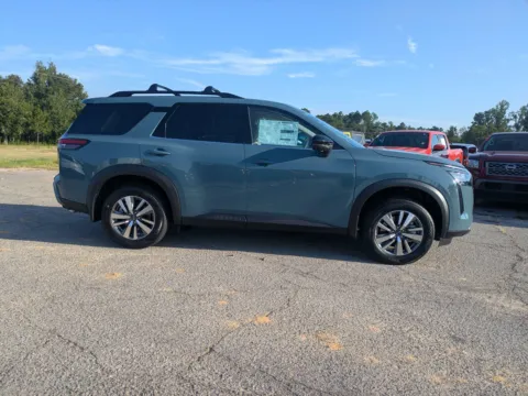 More photos of 2026 Nissan Pathfinder SL at Woody Folsom Nissan of Vidalia, GA