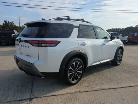More photos of 2026 Nissan Pathfinder Platinum at Woody Folsom Nissan of Vidalia, GA