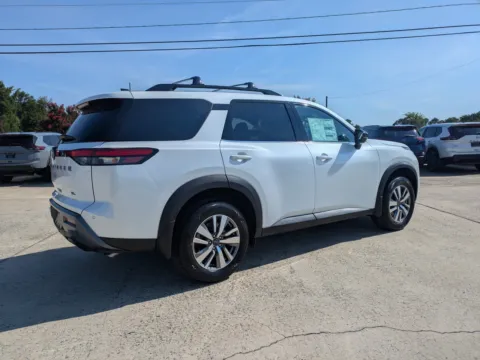 More photos of 2026 Nissan Pathfinder SL at Woody Folsom Nissan of Vidalia, GA