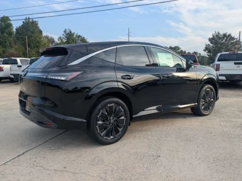 More photos of 2027 Nissan Murano Platinum at Woody Folsom Nissan of Vidalia, GA