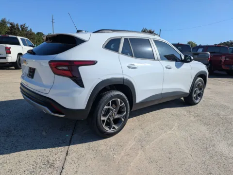 More photos of 2025 Chevrolet Trax LT at Woody Folsom Nissan of Vidalia, GA