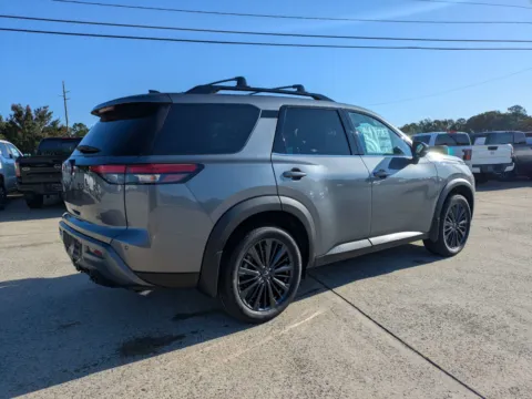 More photos of 2026 Nissan Pathfinder SL at Woody Folsom Nissan of Vidalia, GA