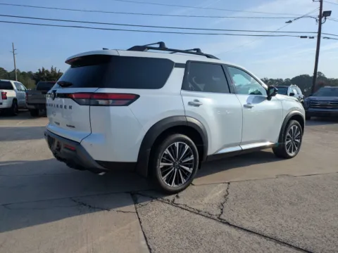 More photos of 2026 Nissan Pathfinder Platinum at Woody Folsom Nissan of Vidalia, GA