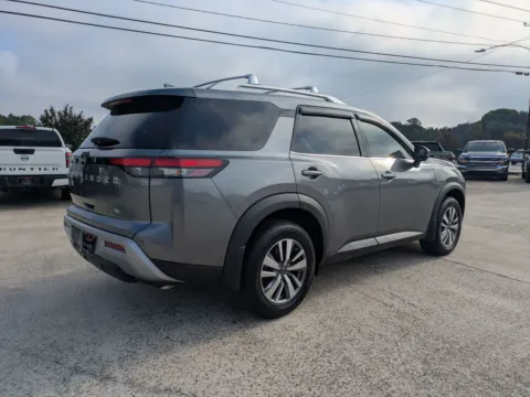 More photos of 2023 Nissan Pathfinder SL at Woody Folsom Nissan of Vidalia, GA