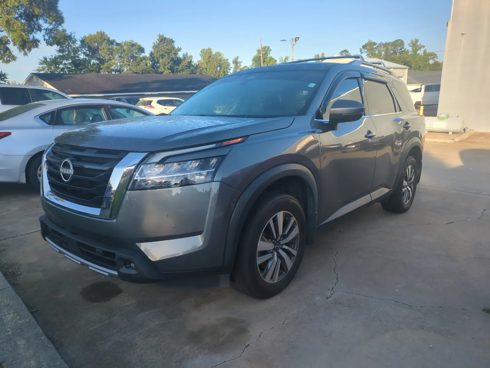 2023 Nissan Pathfinder SL