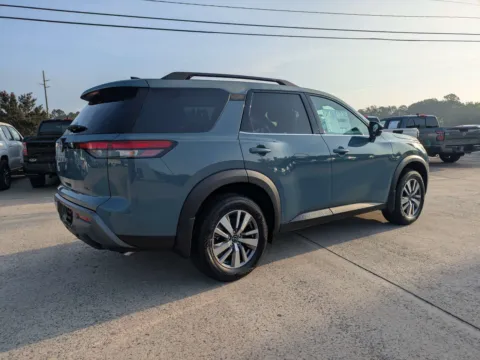 More photos of 2026 Nissan Pathfinder SL at Woody Folsom Nissan of Vidalia, GA