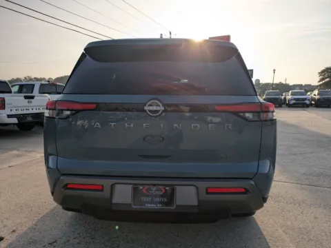 More photos of 2026 Nissan Pathfinder SL at Woody Folsom Nissan of Vidalia, GA