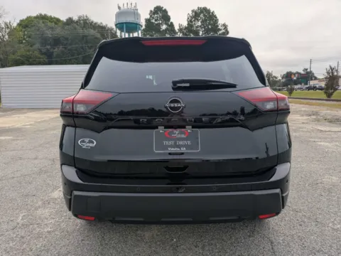 More photos of 2027 Nissan Rogue Dark Armor at Woody Folsom Nissan of Vidalia, GA