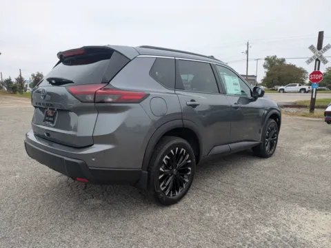 More photos of 2027 Nissan Rogue Dark Armor at Woody Folsom Nissan of Vidalia, GA