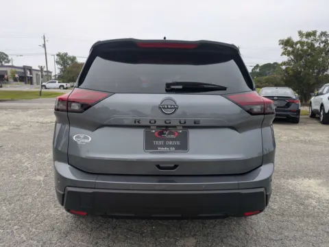 More photos of 2027 Nissan Rogue Dark Armor at Woody Folsom Nissan of Vidalia, GA