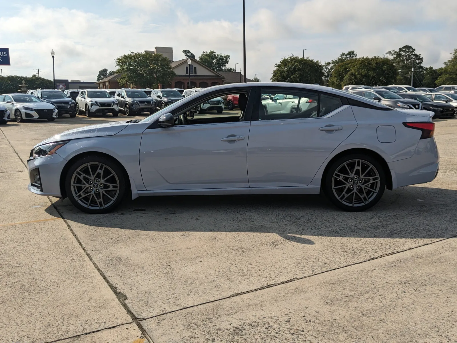 2024 Nissan Altima SR - Photo 8