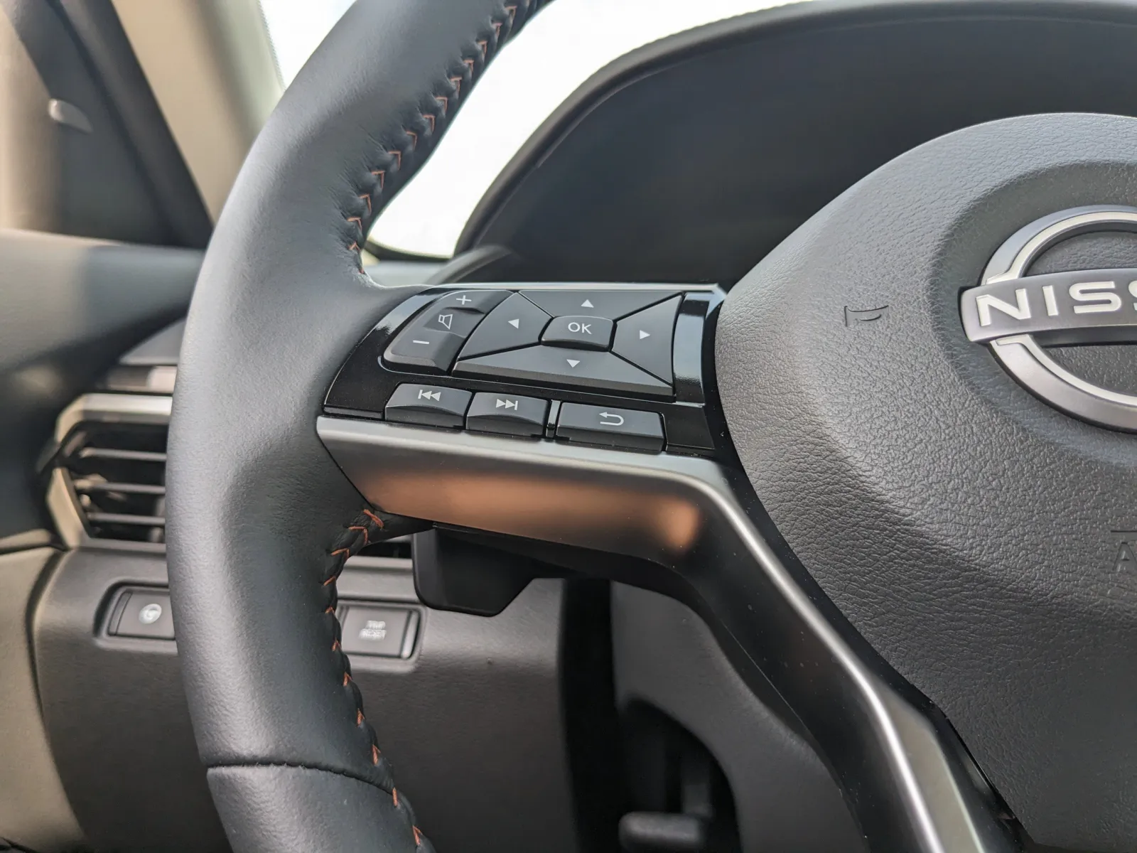 2024 Nissan Altima SR - Photo 27