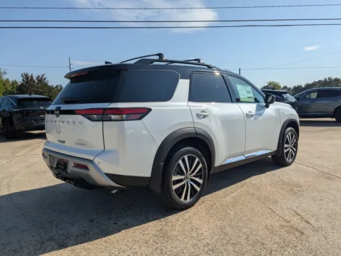 More photos of 2025 Nissan Pathfinder Platinum at Woody Folsom Nissan of Vidalia, GA