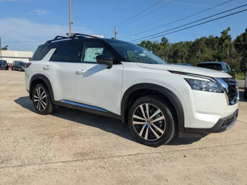Photos of 2025 Nissan Pathfinder Platinum for sale in Vidalia, GA at Woody Folsom Nissan of Vidalia
