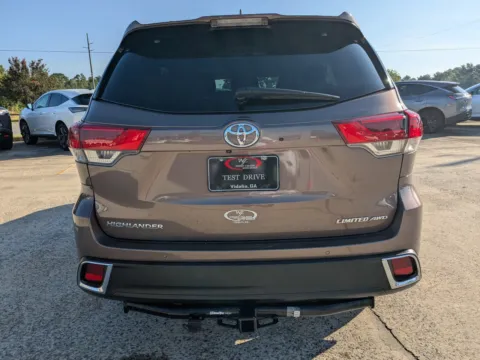 More photos of 2017 Toyota Highlander Limited at Woody Folsom Nissan of Vidalia, GA