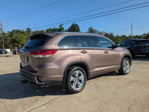 More photos of 2017 Toyota Highlander Limited at Woody Folsom Nissan of Vidalia, GA