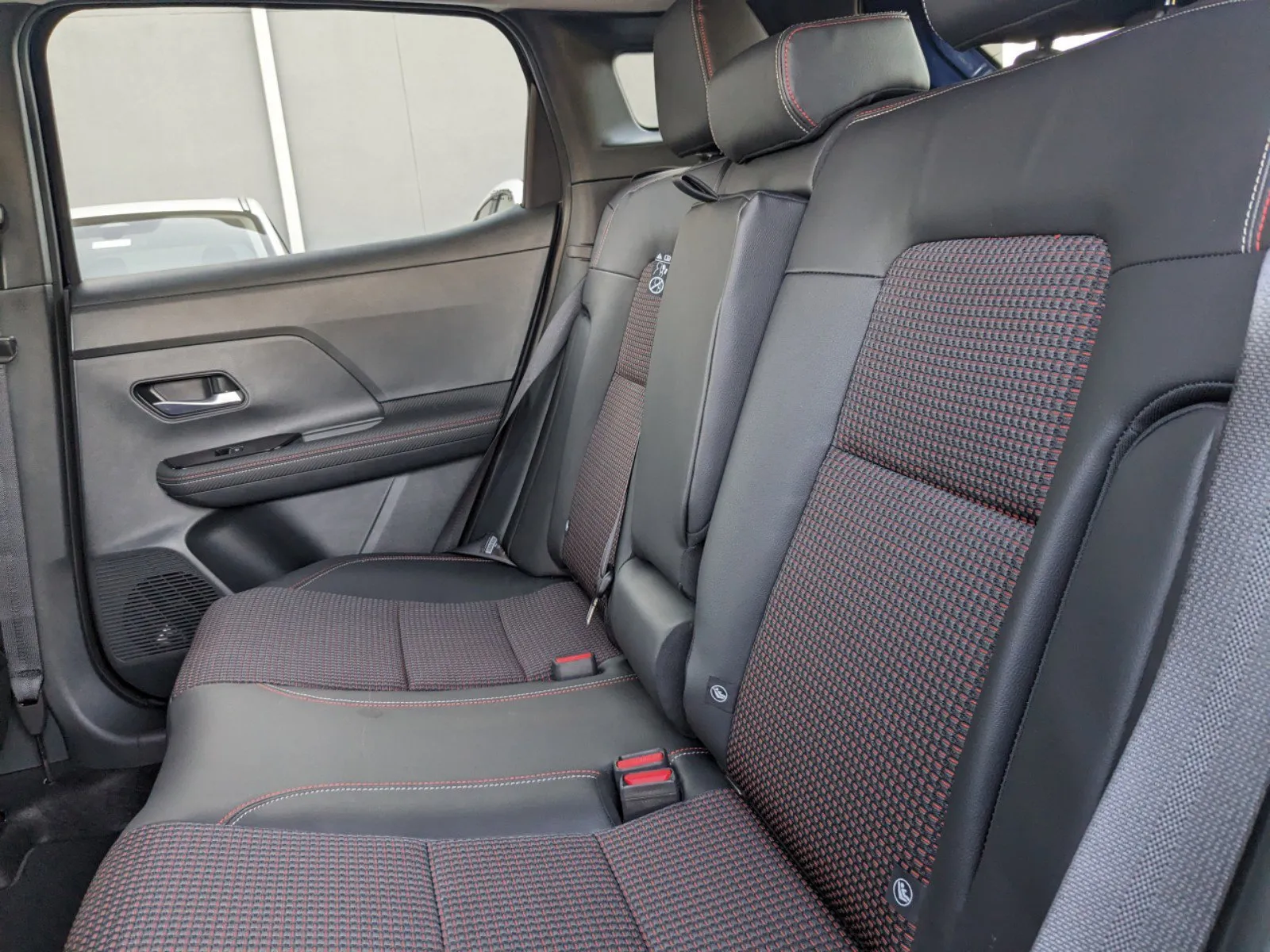 2025 Nissan Kicks SR - Photo 13