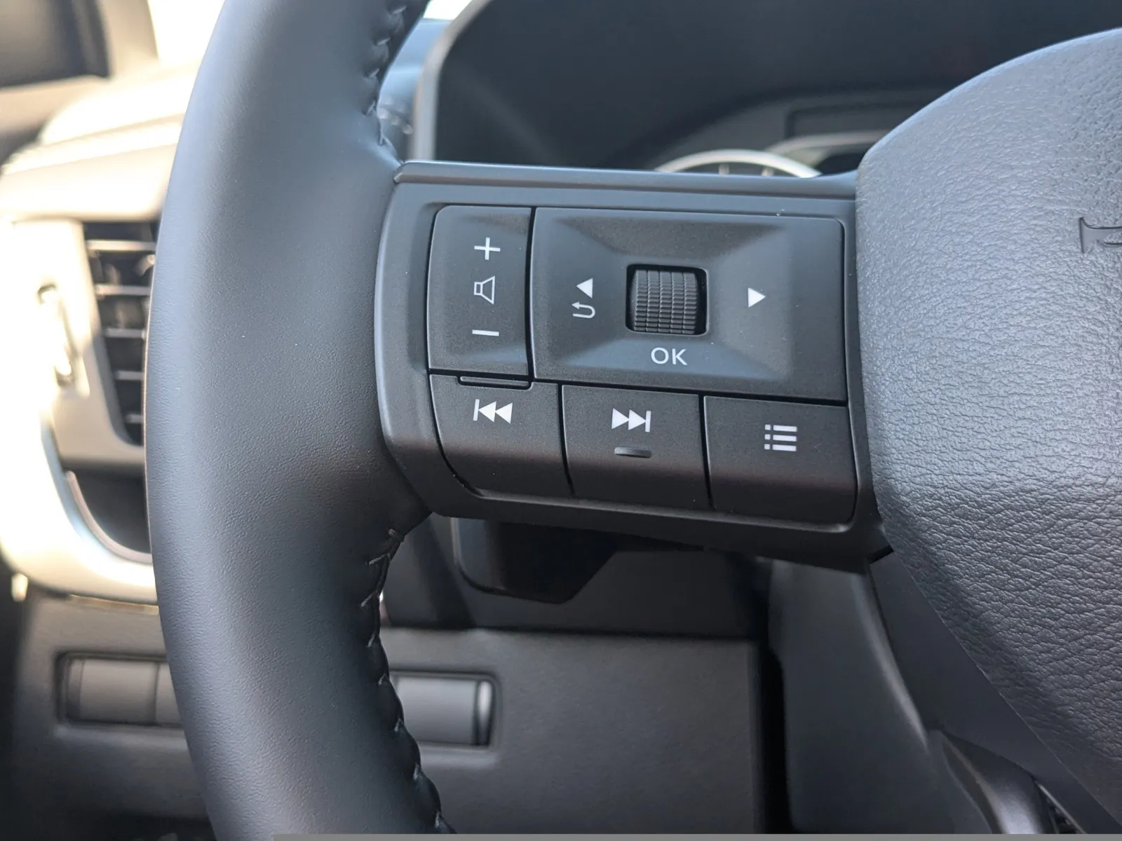 2026 Nissan Rogue SV - Photo 27