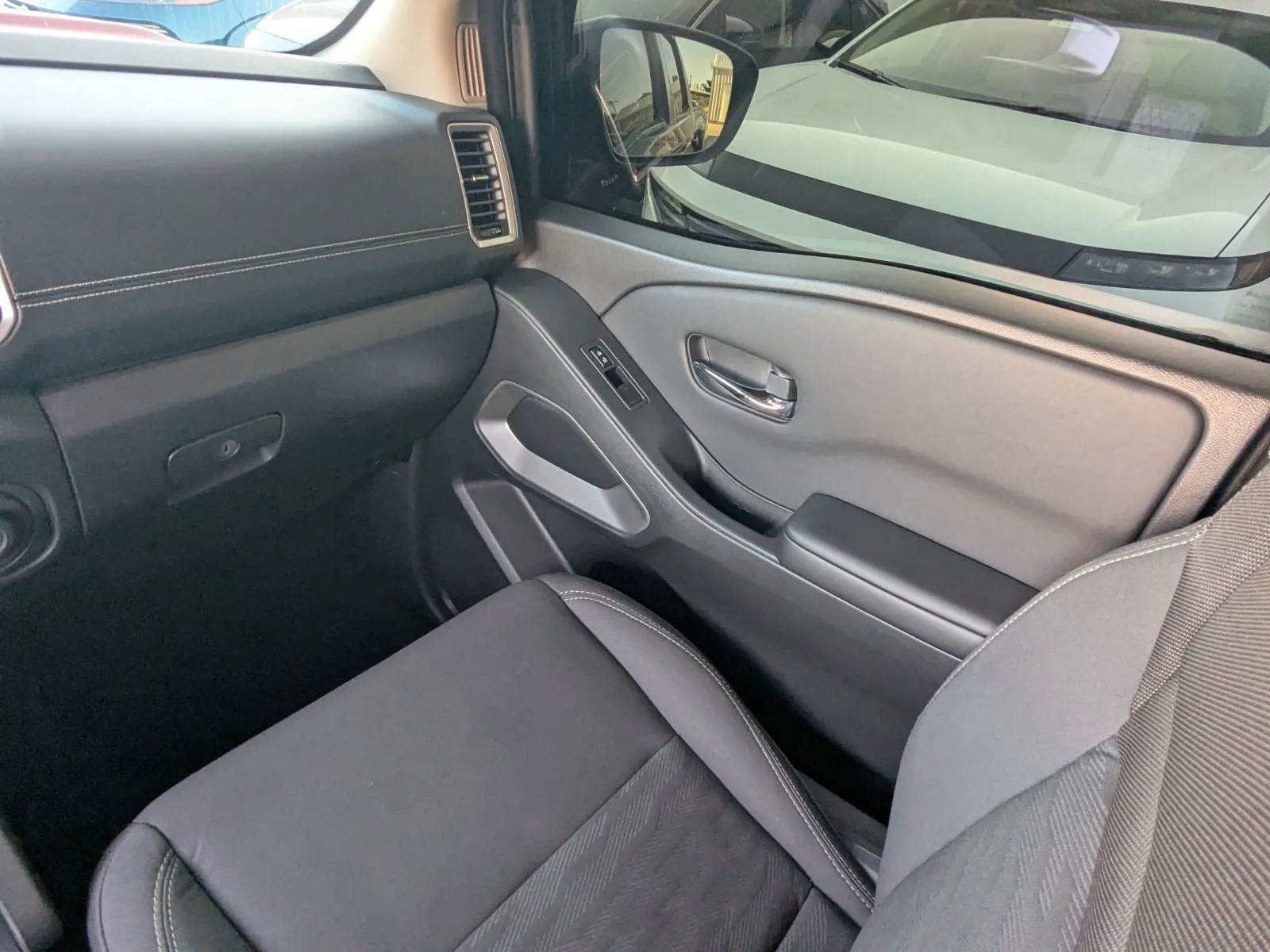 2024 Nissan Frontier SV - Photo 17