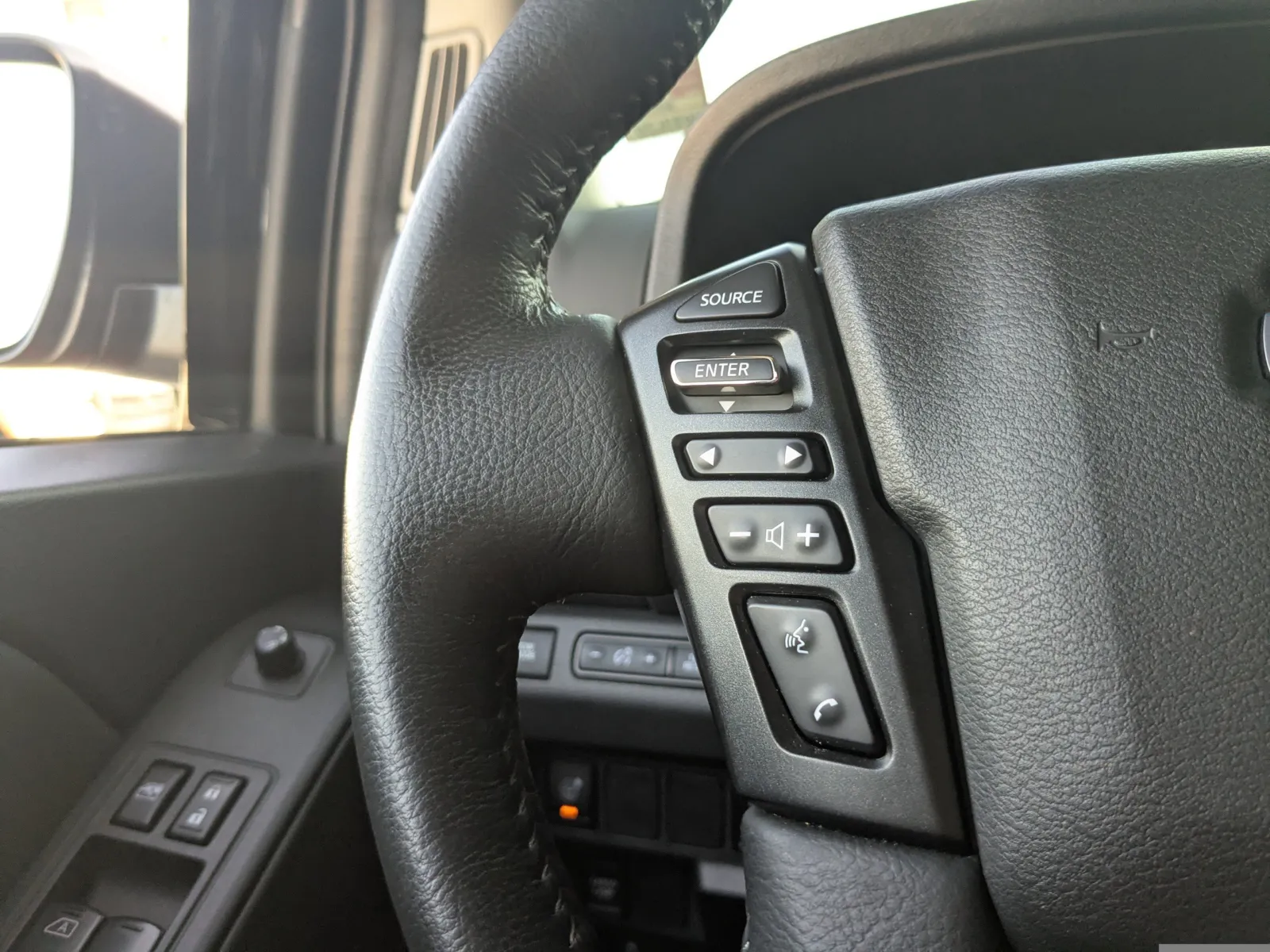 2024 Nissan Frontier SV - Photo 26