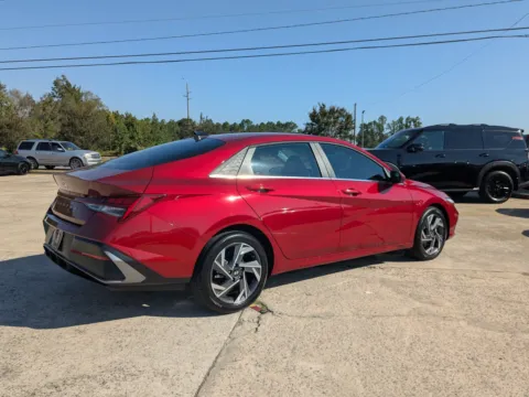 More photos of 2025 Hyundai Elantra SEL Convenience at Woody Folsom Nissan of Vidalia, GA