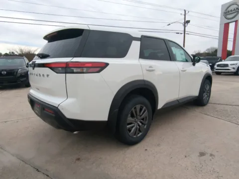 More photos of 2025 Nissan Pathfinder S at Woody Folsom Nissan of Vidalia, GA