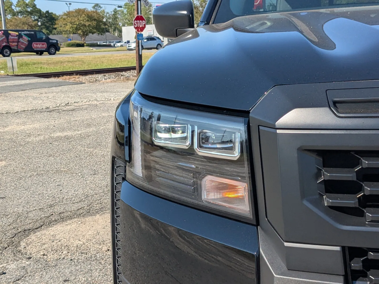 2026 Nissan Frontier S - Photo 9