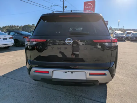 More photos of 2025 Nissan Pathfinder SL at Woody Folsom Nissan of Vidalia, GA