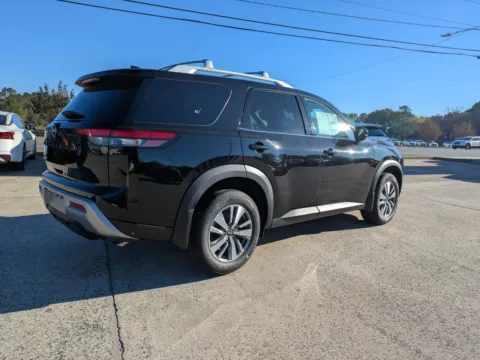 More photos of 2025 Nissan Pathfinder SL at Woody Folsom Nissan of Vidalia, GA