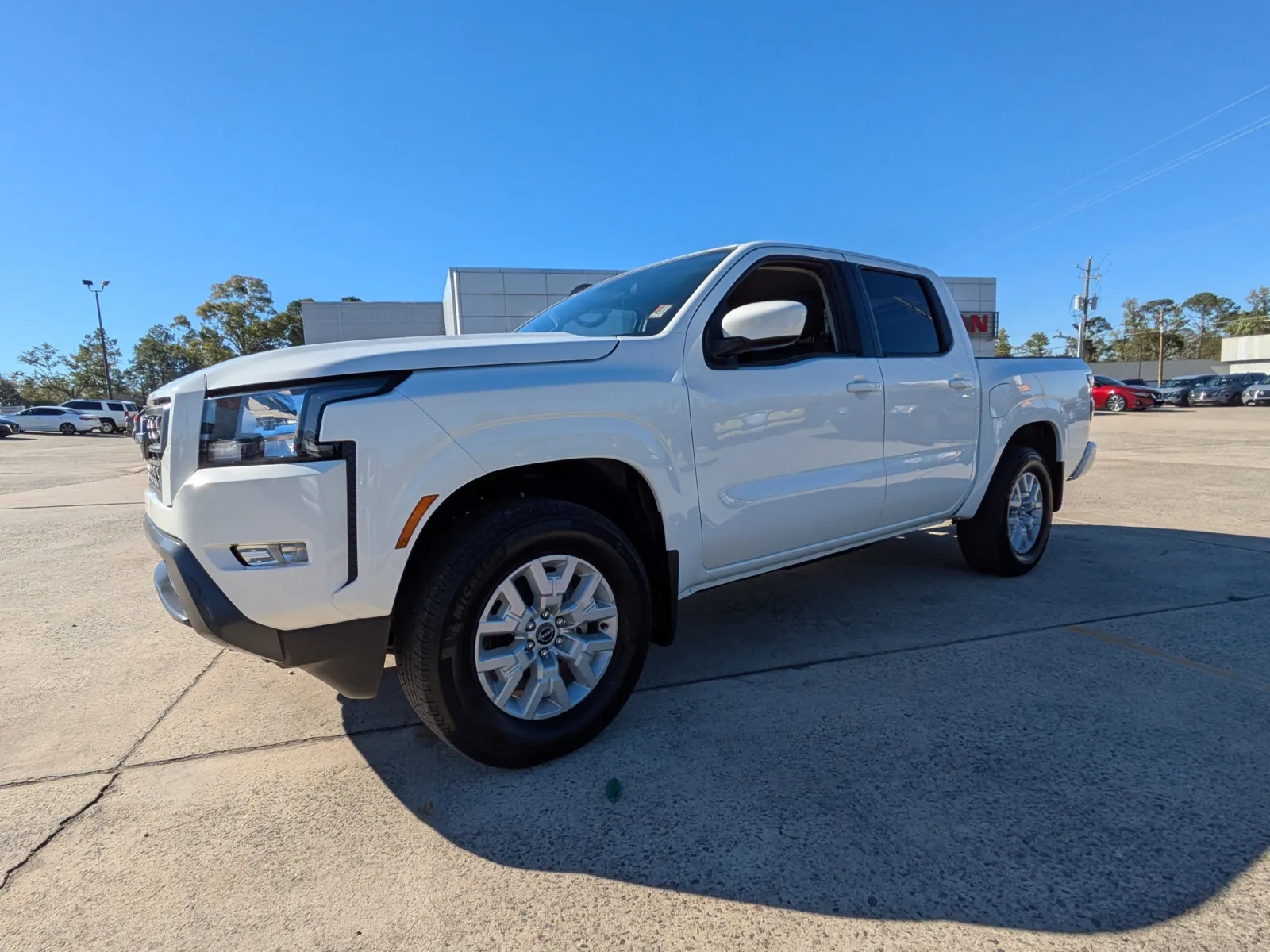 2024 Nissan Frontier SV - Photo 8