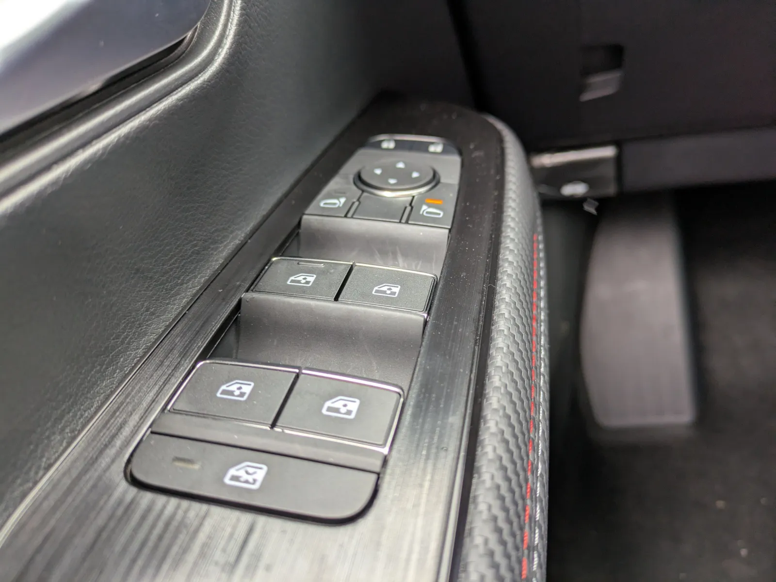 2026 Nissan KICKS SR - Photo 24