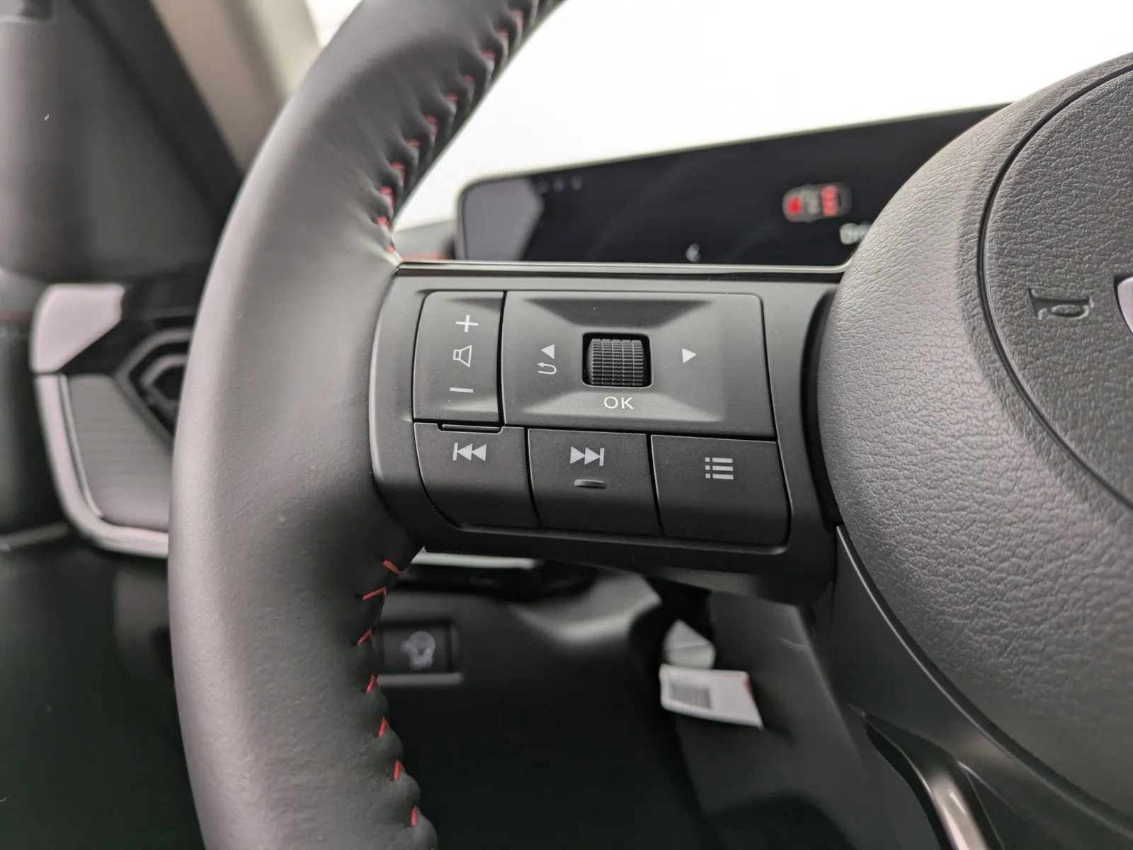 2026 Nissan KICKS SR - Photo 26