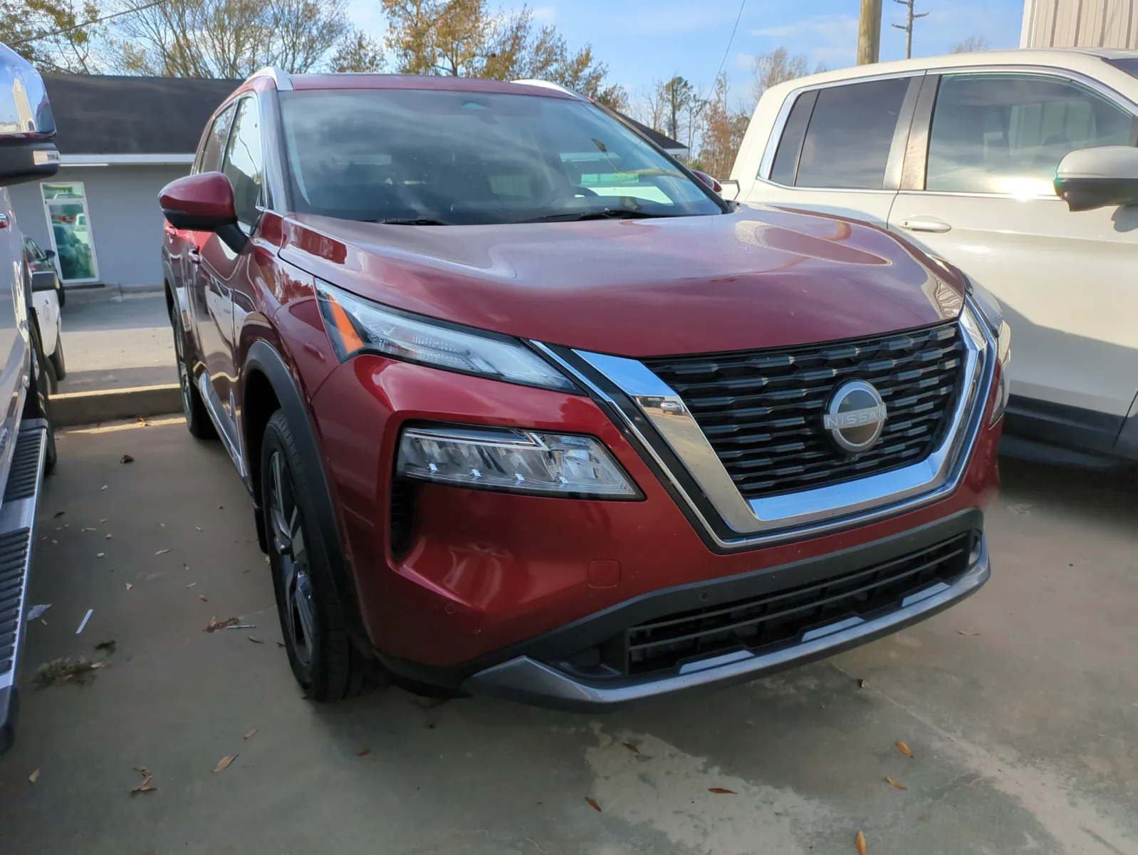 2023 Nissan Rogue SL's photo