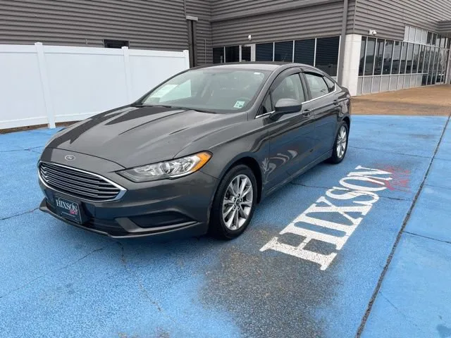 2017 Ford Fusion SE's photo