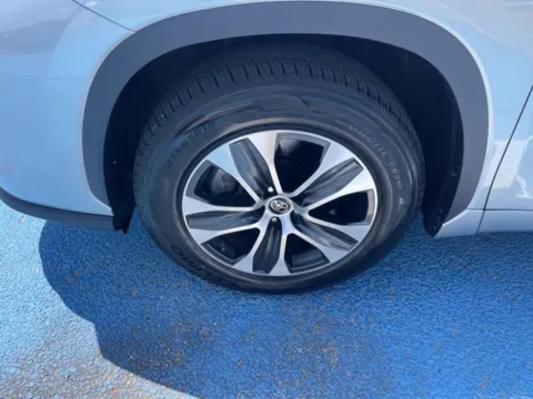 Another view of 2022 Toyota Highlander XLE for sale in Alexandria, LA at Hixson Autoplex of Alexandria Ford