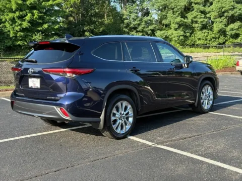 Another view of 2021 Toyota Highlander Limited for sale in Ballwin, MO at Jay Wolfe Toyota of West County