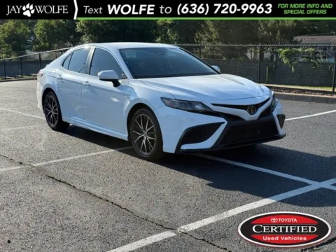 White 2021 Toyota Camry SE for sale in Ballwin, MO