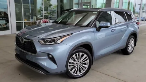 Blue 2023 Toyota Highlander Platinum for sale in Ballwin, MO