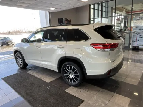 More photos of 2018 Toyota Highlander SE at Jay Wolfe Toyota, MO