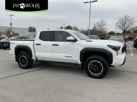 White 2025 Toyota Tacoma Hybrid TRD Off Road for sale in Kansas City, MO
