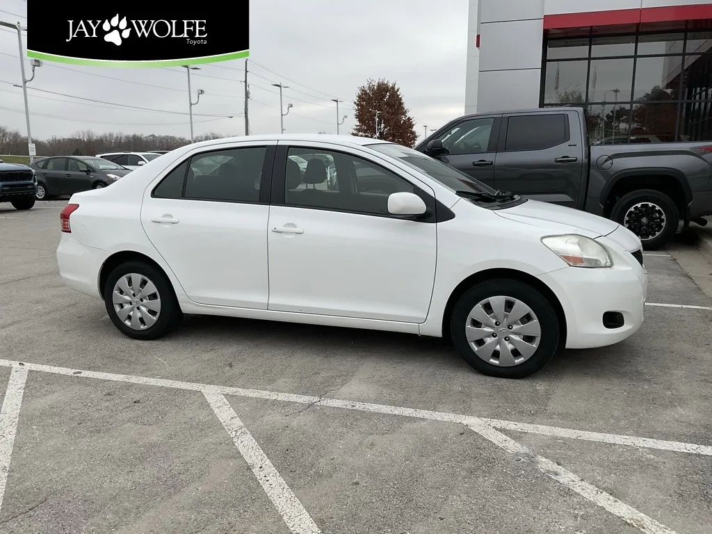 White 2012 Toyota Yaris for sale in Kansas City, MO