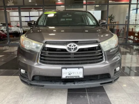 Photos of 2016 Toyota Highlander LE Plus V6 for sale in Kansas City, MO at Jay Wolfe Toyota
