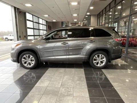 More photos of 2016 Toyota Highlander LE Plus V6 at Jay Wolfe Toyota, MO