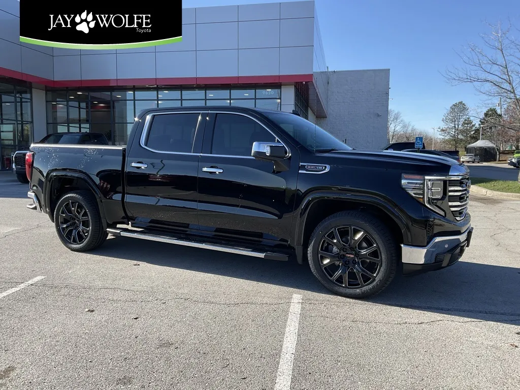 Black 2022 GMC Sierra 1500 SLT for sale in Kansas City, MO