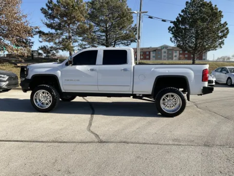 More photos of 2015 GMC Sierra 2500HD Denali at Jay Wolfe Toyota, MO