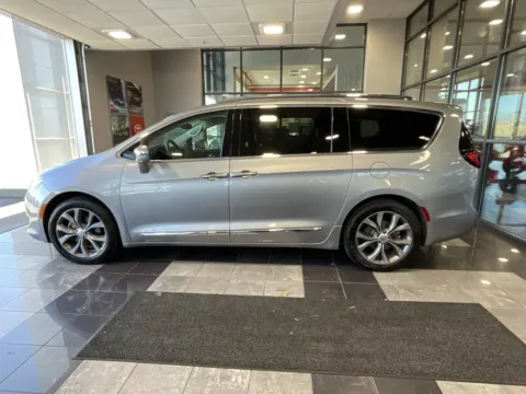 More photos of 2018 Chrysler Pacifica Limited at Jay Wolfe Toyota, MO